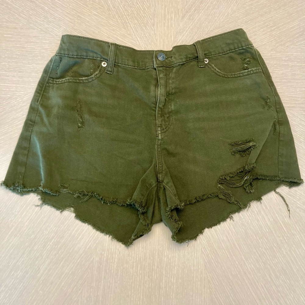 Aerie - distressed army green shorts - SZ M - soft, comfort waistband